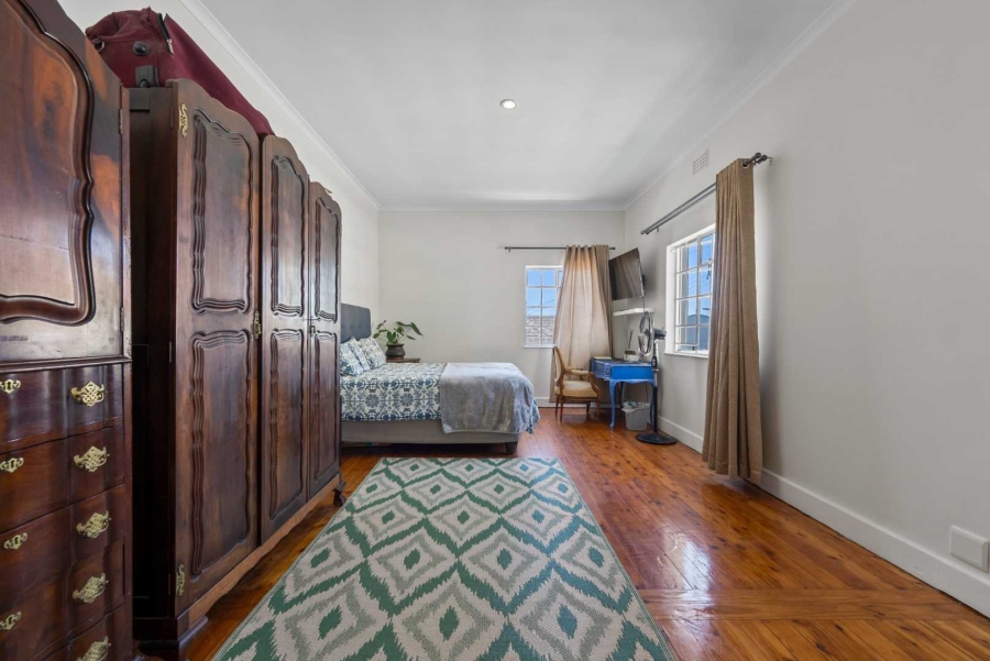 5 Bedroom Property for Sale in Green Point Western Cape